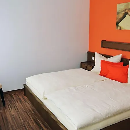 Guest house Fruhstuckspension Paradiesgartl 3*