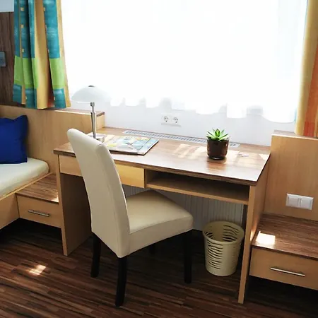 Guest house Fruhstuckspension Paradiesgartl 3*