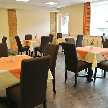 Guest house Fruhstuckspension Paradiesgartl 3*