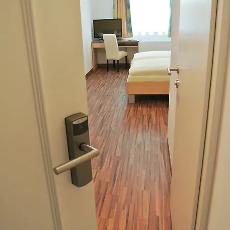 Guest house Fruhstuckspension Paradiesgartl 3*